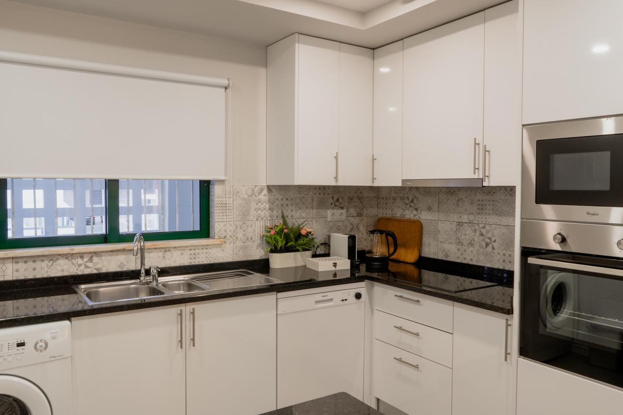 Comfort Zone Beach Apartment Куартейра Екстер'єр фото