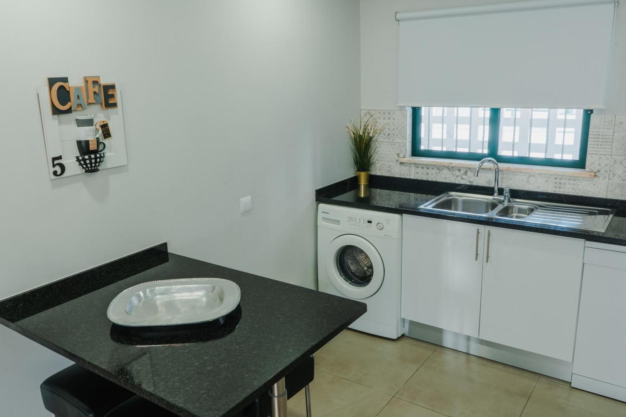 Comfort Zone Beach Apartment Куартейра Екстер'єр фото
