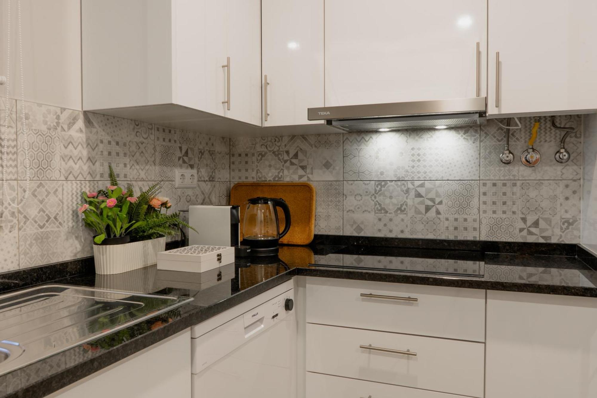 Comfort Zone Beach Apartment Куартейра Екстер'єр фото